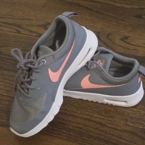 Girls Nike Air Mac tennis shoes